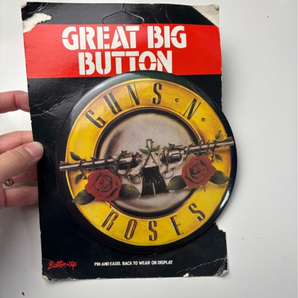 Great Big‎ Button Guns n Roses